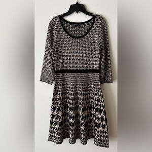 Nina Leonard Black and Cream Houndstooth Fit & Flair Sweater Dress New medium